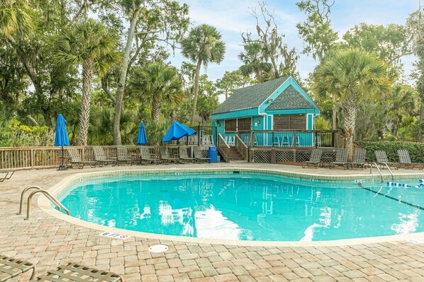 Indoor pool, 2 outdoor pools