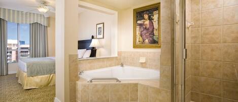 Asciugacapelli, asciugamani, sapone, shampoo