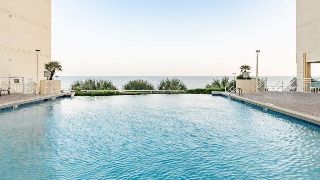 Una piscina techada, una piscina climatizada