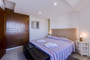 1 habitación, tabla de planchar con plancha, wifi gratis y ropa de cama 