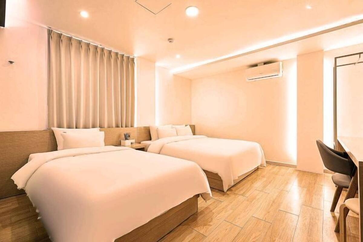 Con stile personalizzato, con arredamento individuale, tende oscuranti