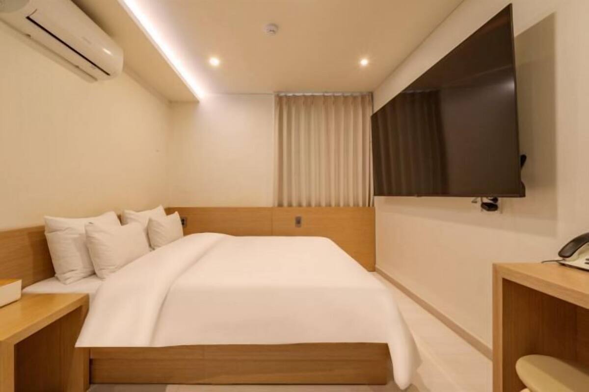 Blackout drapes, soundproofing, WiFi (free), individually decorated
