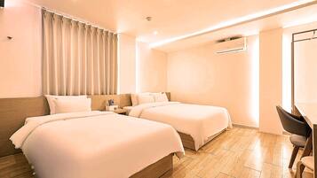 Deluxe Twin Room | Individually decorated, individually furnished, blackout curtains