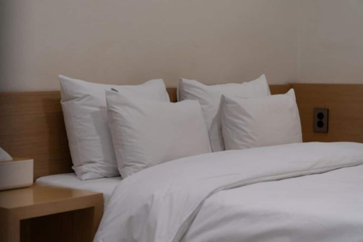 Decoración personalizada, muebles diferentes y cortinas blackout