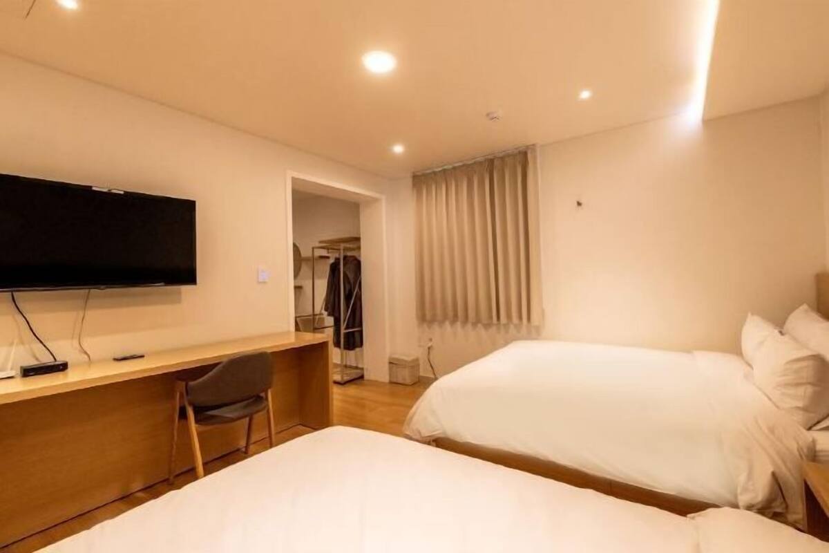 Con stile personalizzato, con arredamento individuale, tende oscuranti
