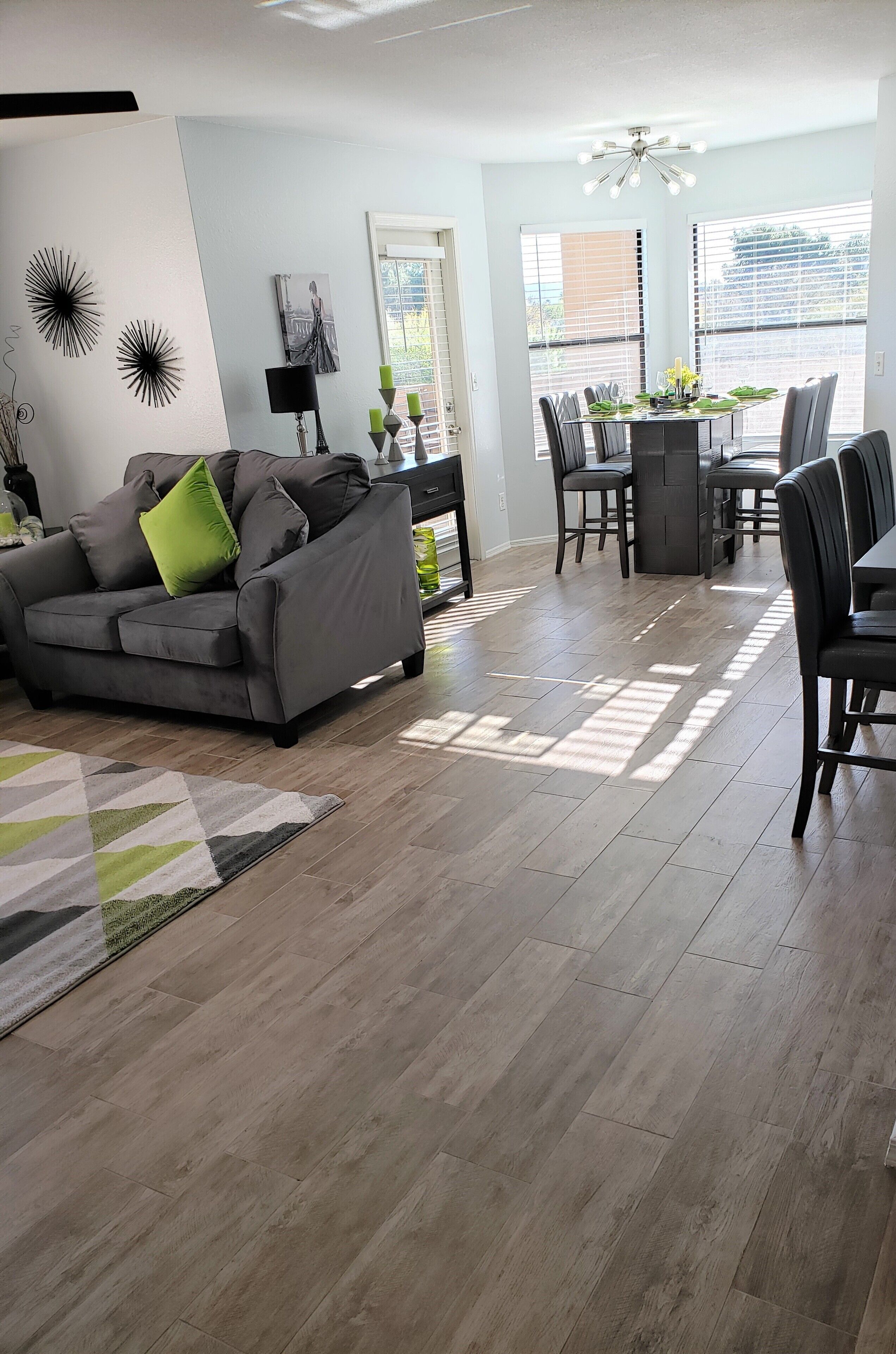 TV connectée, lecteur de DVD, livres, vidéothèque