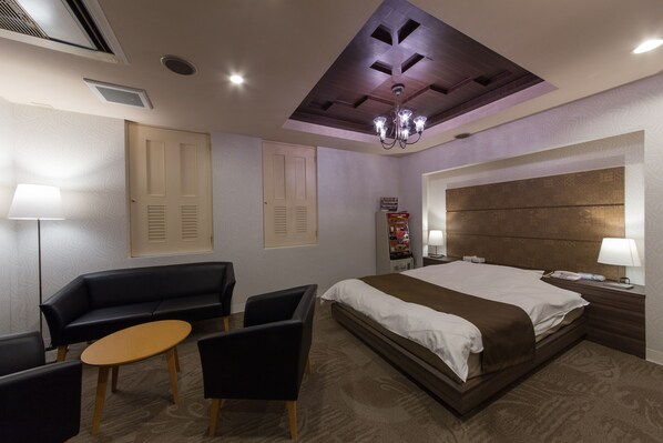 Double Room, Smoking