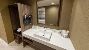 A modern bathroom with a large sink, mirror, and towel rack. - Hotel Sylph - Adults Only (Wakayama)