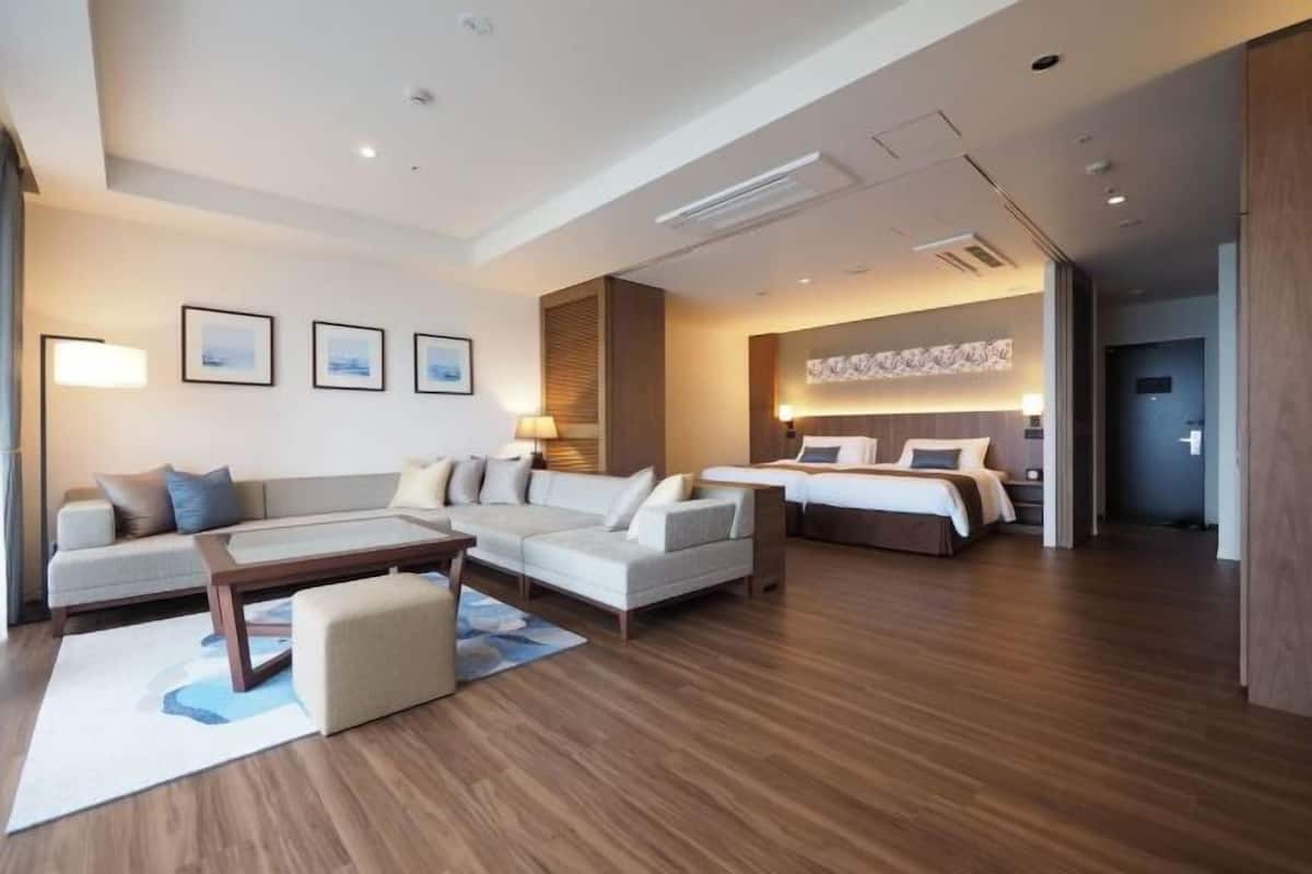 1 bedroom, down duvets, in-room safe, blackout curtains