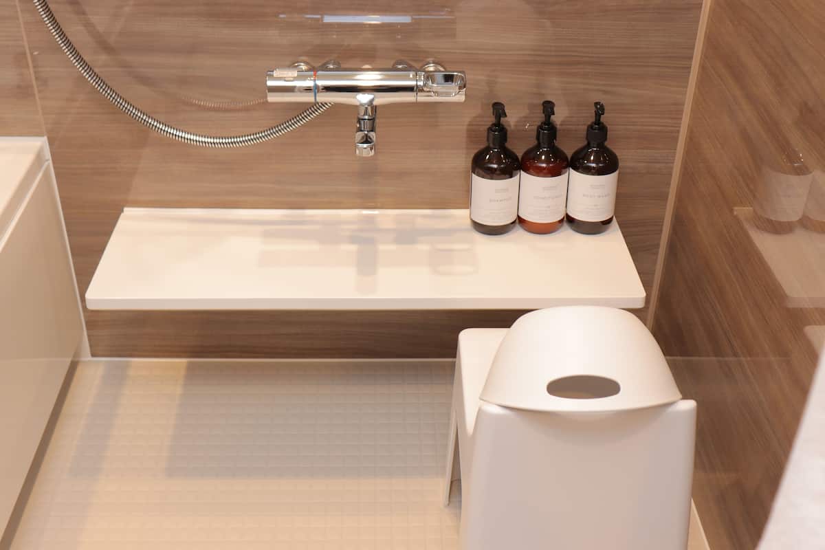 separate bathtub and shower, free toiletries, hair dryer, bathrobes