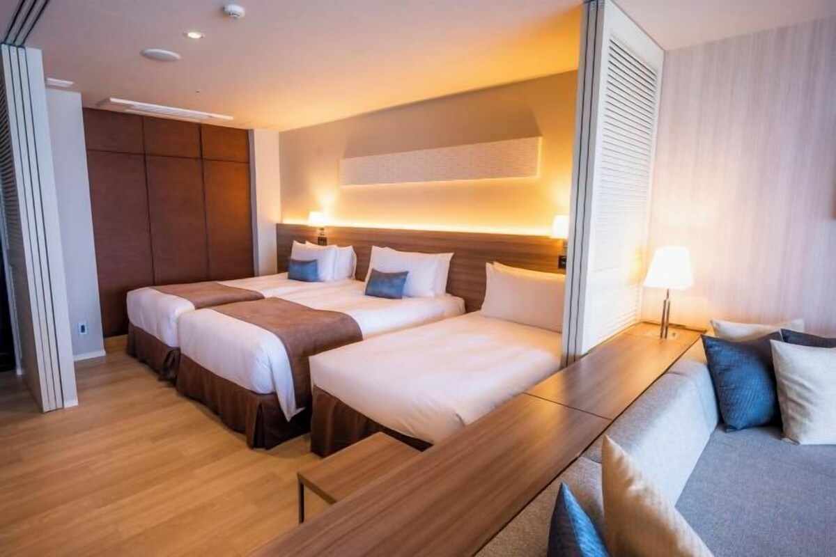 Edredons de pluma, cofres nos quartos, cortinas blackout