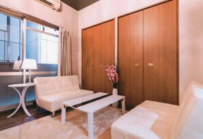 Standard Double Room, Non Smoking | Soundproofing, iron/ironing board, free WiFi, bed sheets - Sakura Sands Hotel (Osaka)