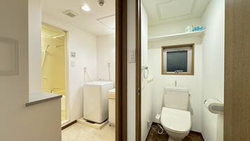 Standard Triple Room, 3 Twin Beds, Non Smoking | Bathroom | Combined shower/tub, hair dryer, slippers, bidet