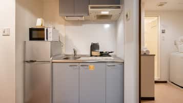 Fridge, microwave, stovetop, electric kettle