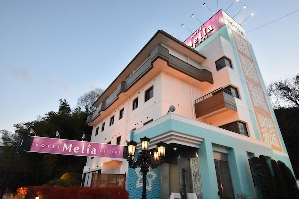 A multi-story hotel with a prominent sign reading "Hotel Meliá." - Hotel Melia Resort - Adults Only (Fuefuki)