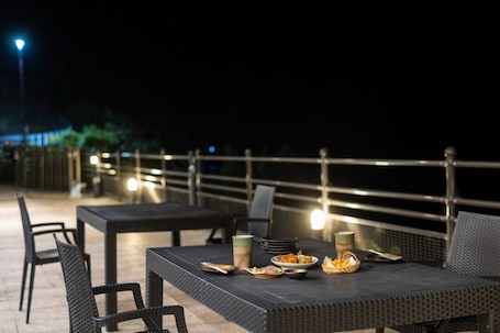 Terraza o patio. Hotel Nami