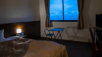 Desk, soundproofing, iron/ironing board, free WiFi