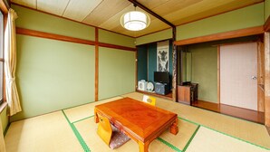 Chambre Tradition, fumeur (JPN Style, 3 Guests, Shared Bathroom)