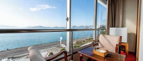 Japanese Triple Room with Shared Bathroom, Non Smoking | Free WiFi, bed sheets