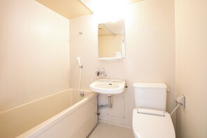 Single Room, Non Smoking | Bathroom | Free toiletries, slippers, towels, soap