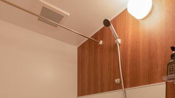 Standard Quadruple Room | Bathroom | Separate bathtub and shower, deep-soaking bathtub, free toiletries