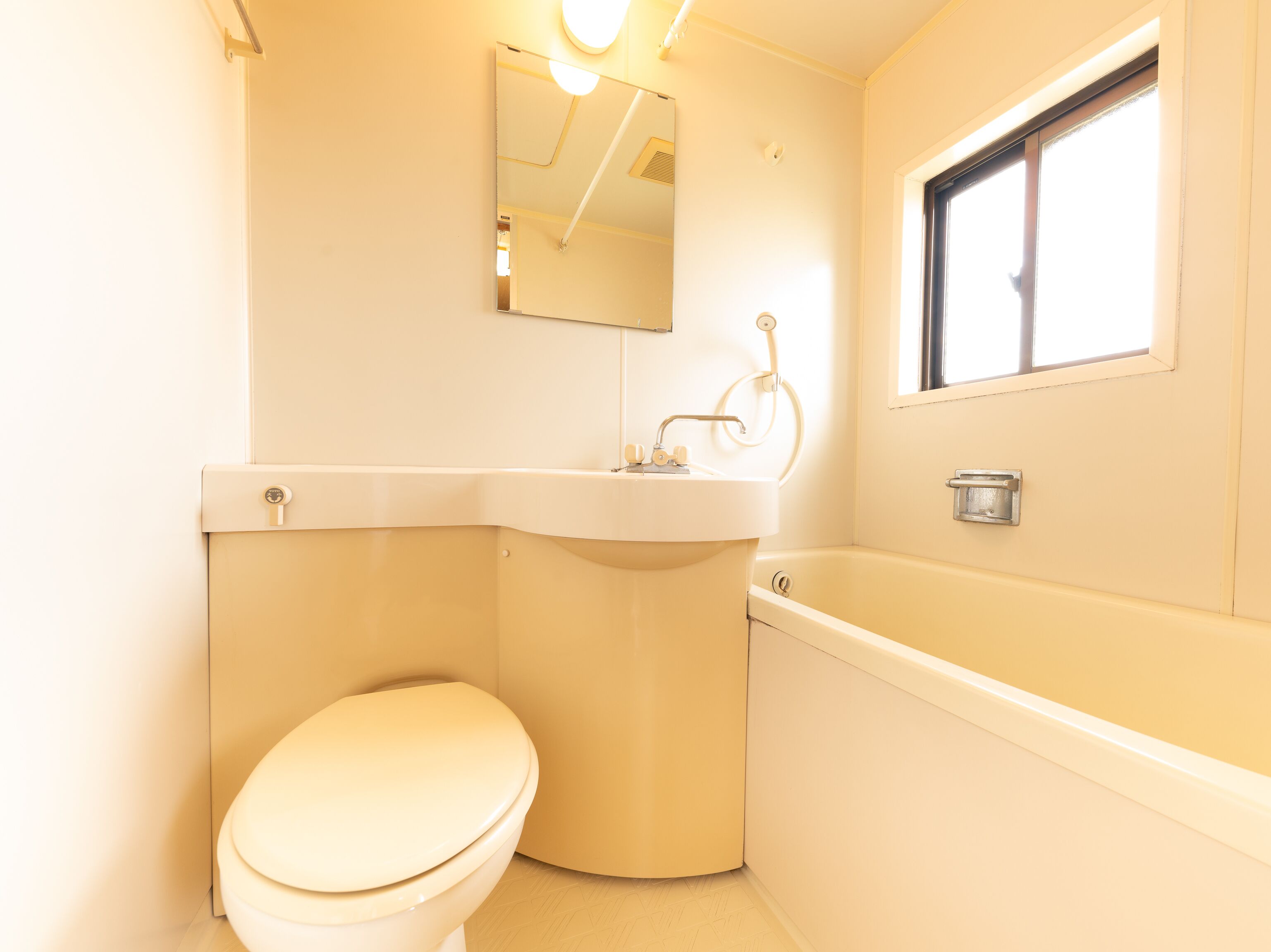 A bathroom with a toilet, sink, and bathtub.