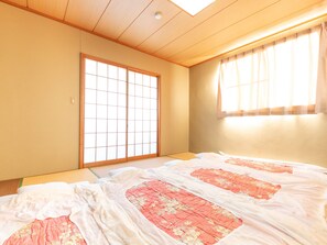 Chambre quadruple traditionnelle, non-fumeur (Japanese Style) | Accès au Wi-Fi (inclus), literie fournie