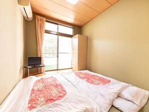 Japanese Room with Shared Washroom - Twin, Non-Smoking