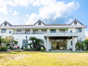 A two-story building with a flat roof, large windows, and a covered entrance. - Tabist Watanabe Chiba Ichinomiya (Ichinomiya)