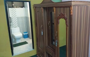 Shower, hair dryer, towels, soap - Welcome Home Stay (Kathmandu)