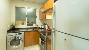 Fridge, microwave, oven, stovetop - Beautiful Ajman Home With a View (Ajman)