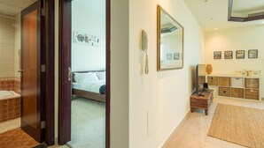 1 bedroom, laptop workspace, iron/ironing board, bed sheets - Beautiful Ajman Home With a View (Ajman)
