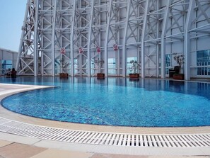 Outdoor pool - Bright and Sassy 1BR in JLT - Near the Metro! (Dubai)