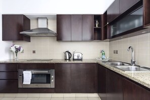 Oven, stovetop, highchair, cookware/dishes/utensils