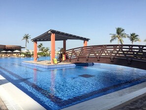 Outdoor pool - Beachfront 1BR in Tiara - Gorgeous Sea Views! (Dubai)