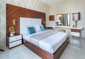 2 bedrooms, laptop workspace, iron/ironing board, free WiFi - Dashing 2BR Apartment in Business Bay - Sleeps 5! (Dubai)
