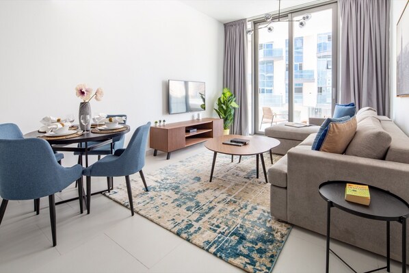 TV - Alluring 1BR Apartment - Near the Beach! (Dubai)