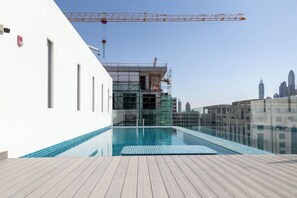 Outdoor pool, an infinity pool