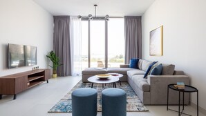 TV - Astonishing 2BR Apt on Palm Jumeirah - Sleeps 6! (Dubai)