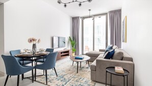 Living room - Artistically Sophisticated 1BR on Palm Jumeirah (Dubai)