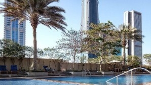 Pool - Impressive 3BR Loft in Downtown Dubai! (Dubai)