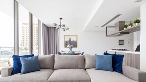 Unclassified image, 2 of 19, button - Lavish 1BR Apartment With 2 Balconies - Palm Jumeirah (Dubai)