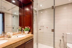 Towels, soap, shampoo - Beautiful 2BR With Burj Khalifa Views! (Dubai)