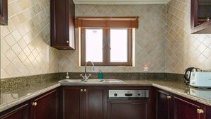 Oven, stovetop, dishwasher, cookware/dishes/utensils - Lavish & Enchanting 1BR Situated in Souk Al Bahar, Downtown Dubai (Dubai)