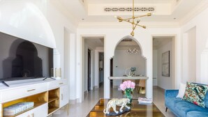 TV - Lavish & Enchanting 1BR Situated in Souk Al Bahar, Downtown Dubai (Dubai)
