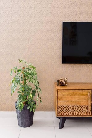 Interior - Business Bay Apartment With Balcony Views Near Downtown (Dubai)