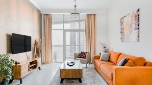 Living area - Business Bay Apartment With Balcony Views Near Downtown (Dubai)