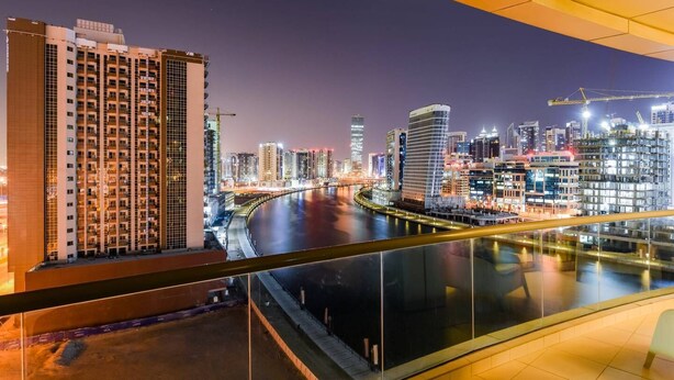 Property grounds - Business Bay Apartment With Balcony Views Near Downtown (Dubai)