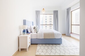 1 bedroom, laptop workspace, iron/ironing board, WiFi - Bright & Lively 1BR Apartment With Marina Views (Dubai)