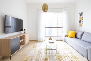 TV - Bright & Lively 1BR Apartment With Marina Views (Dubai)